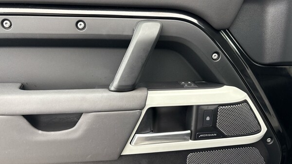 Used Land Rover Defender 110 2024 for sale - 76185923: Photo 19