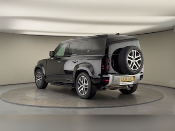Used Land Rover Defender 110 2024 for sale - 76185923: Photo
