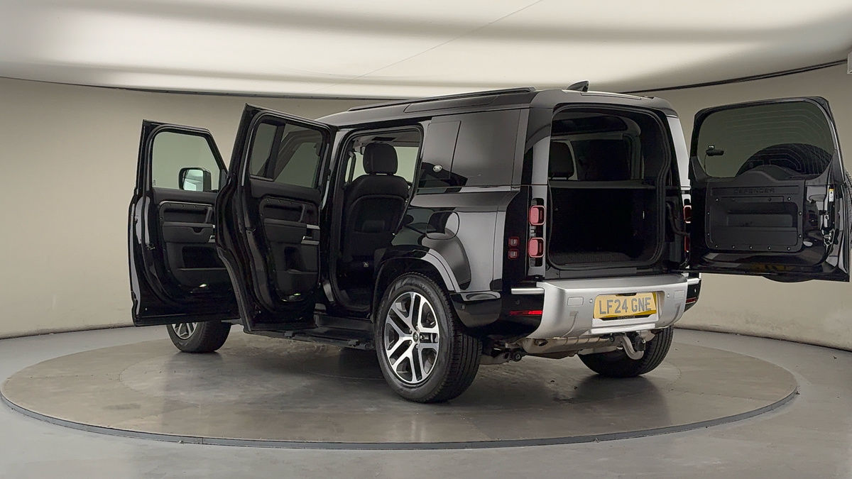 Used Land Rover Defender 110 2024 for sale - 76185923: Photo 43