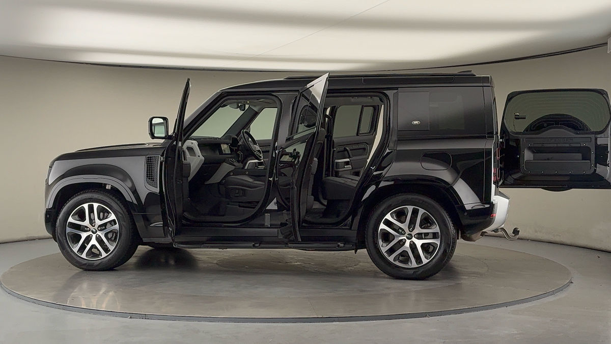 Used Land Rover Defender 110 2024 for sale - 76185923: Photo 46