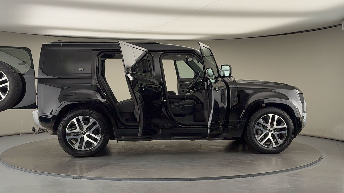 Used Land Rover Defender 110 2024 for sale - 76185923: Photo 56