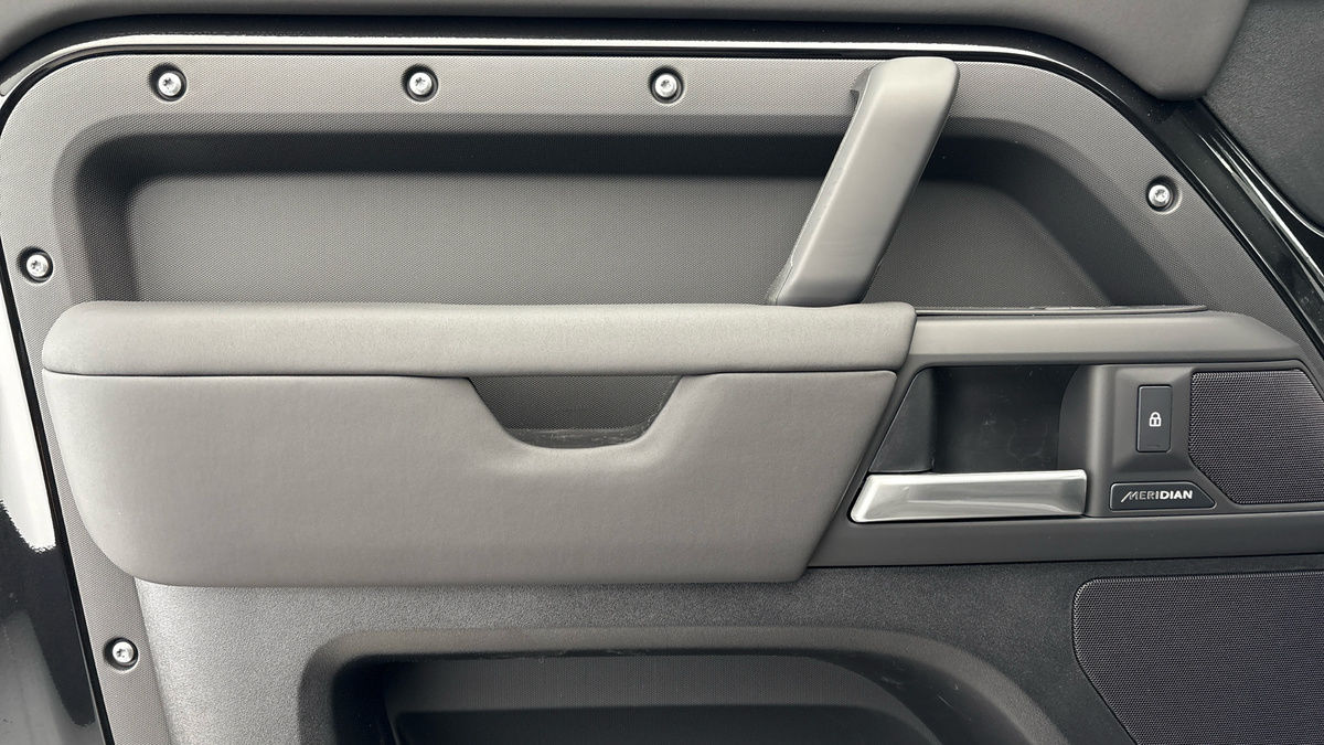 Used Land Rover Defender 110 2026 for sale - 77395054: Photo 19