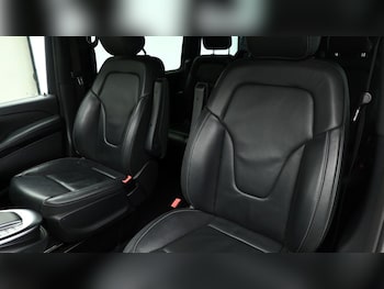 Used Mercedes-Benz V-Class 2023 for sale - 75057404: Photo