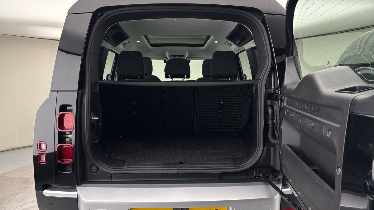 Used Land Rover Defender 110 2023 for sale - 75897752: Photo 11