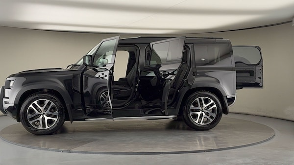 Used Land Rover Defender 110 2022 for sale - 76133334: Photo 47