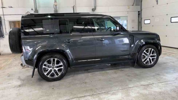 Used Land Rover Defender 110 2023 for sale - 74320260: Photo 87