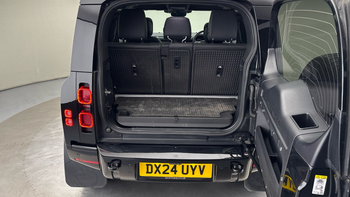 Used Land Rover Defender 90 2024 for sale - 76455045: Photo 11