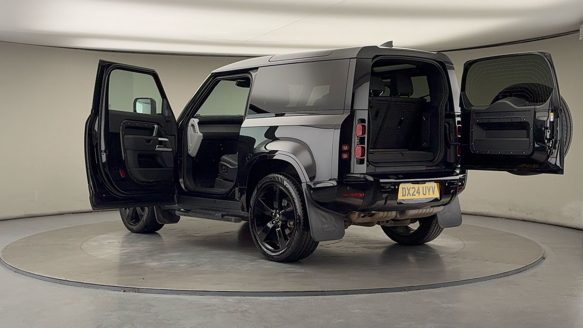 Used Land Rover Defender 90 2024 for sale - 76455045: Photo 44