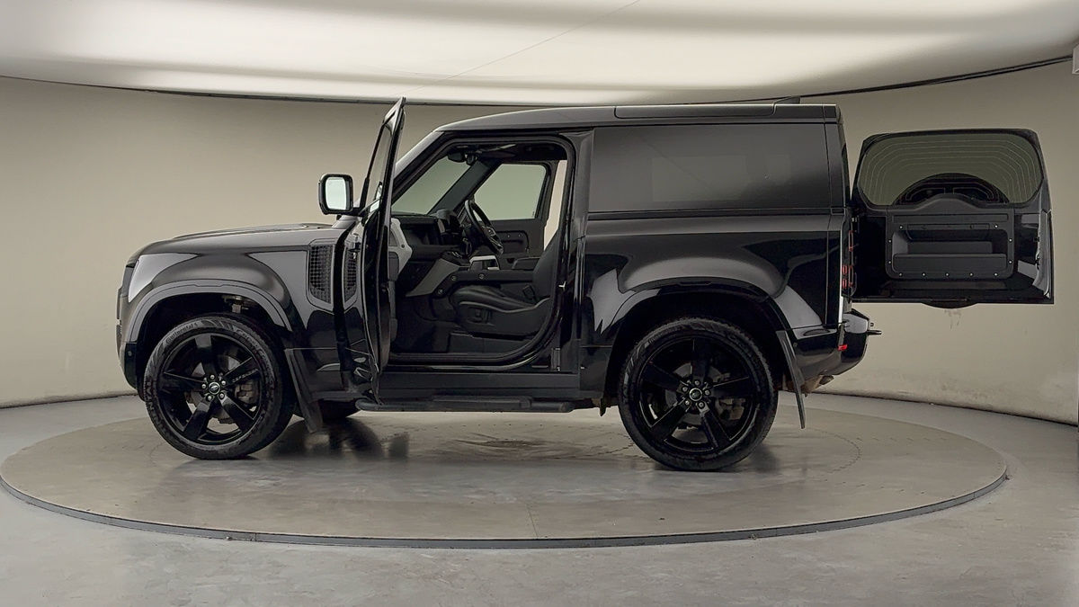 Used Land Rover Defender 90 2024 for sale - 76455045: Photo 46