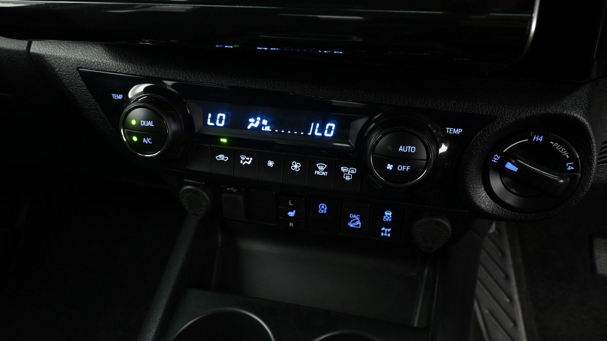Used Toyota Hilux 2024 for sale - 75398540: Photo 12