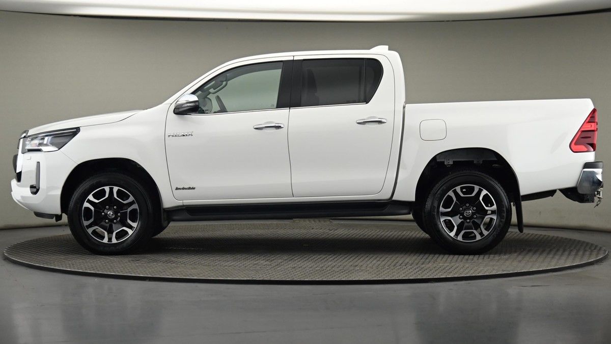 Used Toyota Hilux 2024 for sale - 75398540: Photo 23
