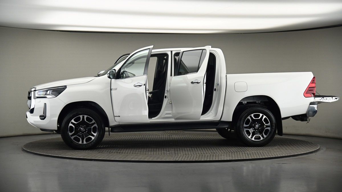 Used Toyota Hilux 2024 for sale - 75398540: Photo 50