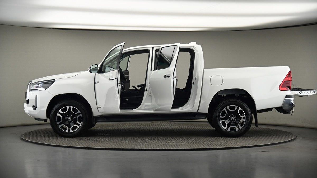 Used Toyota Hilux 2024 for sale - 75398540: Photo 51