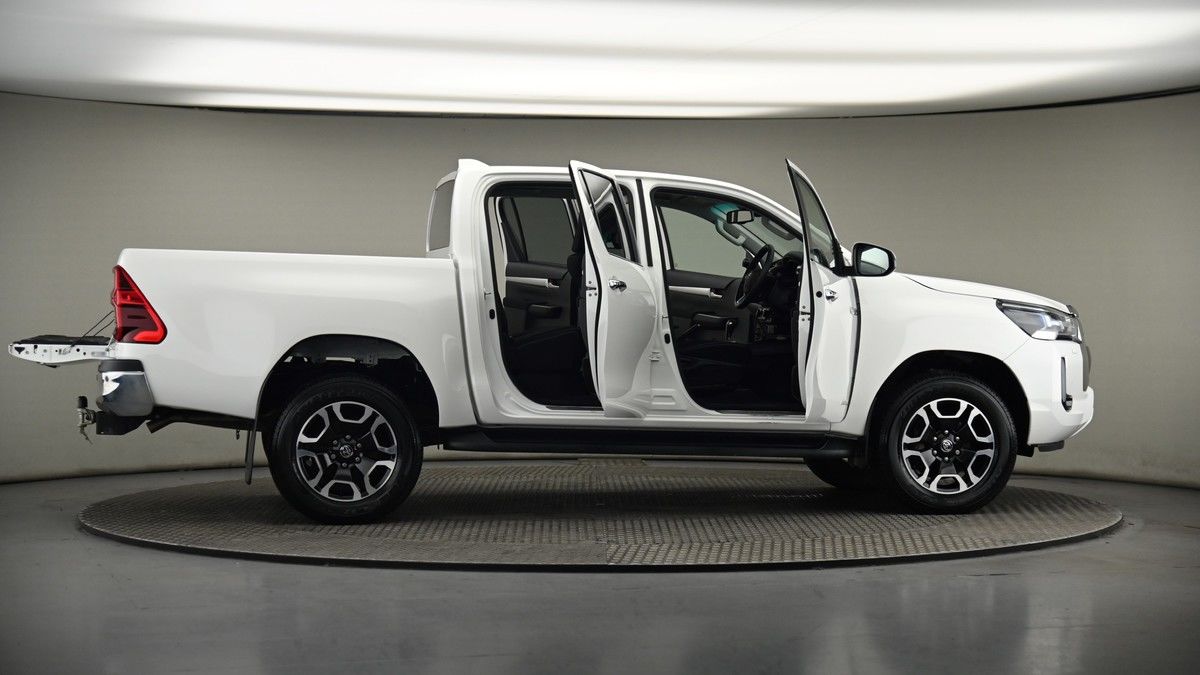 Used Toyota Hilux 2024 for sale - 75398540: Photo 58