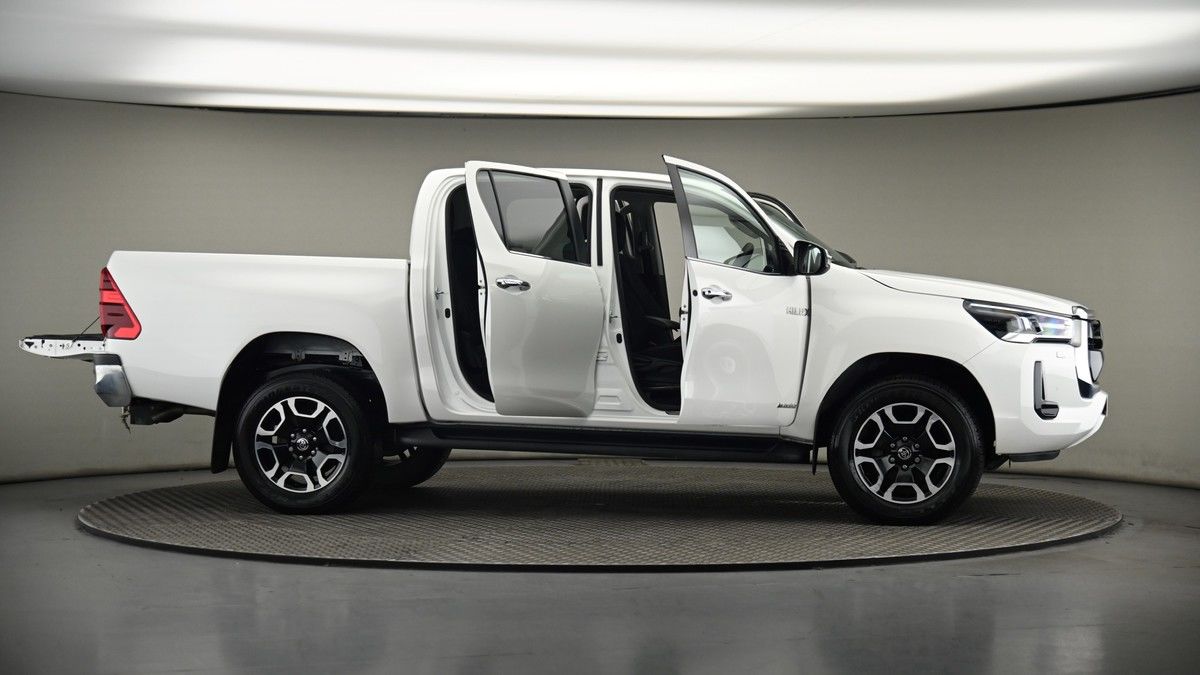 Used Toyota Hilux 2024 for sale - 75398540: Photo 59