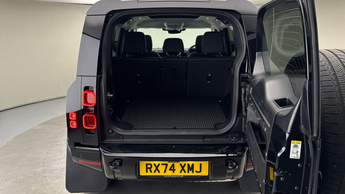 Used Land Rover Defender 110 2024 for sale - 76884628: Photo 11