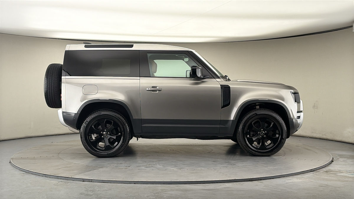 Used Land Rover Defender 2022 for sale - 77880796: Photo 16