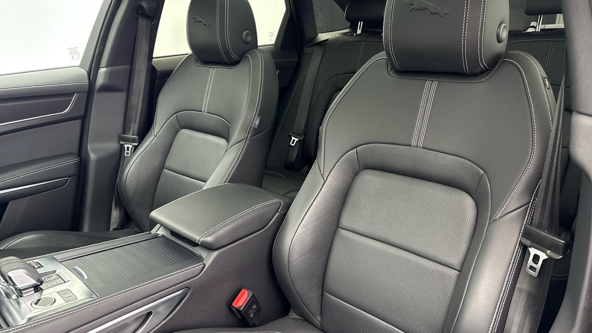 Used Jaguar F-Pace 2022 for sale - 76884633: Photo 7