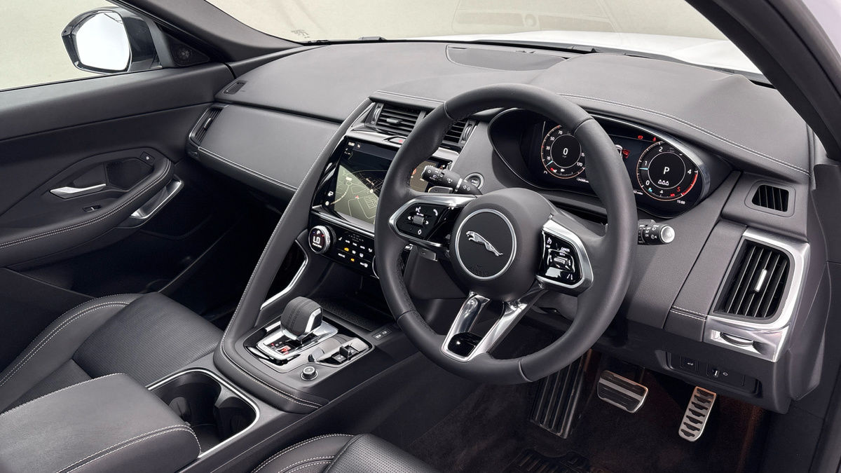 Used Jaguar E-Pace 2023 for sale - 76630365: Photo 9