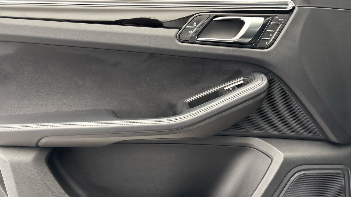 Used Porsche Macan 2024 for sale - 77118318: Photo 19