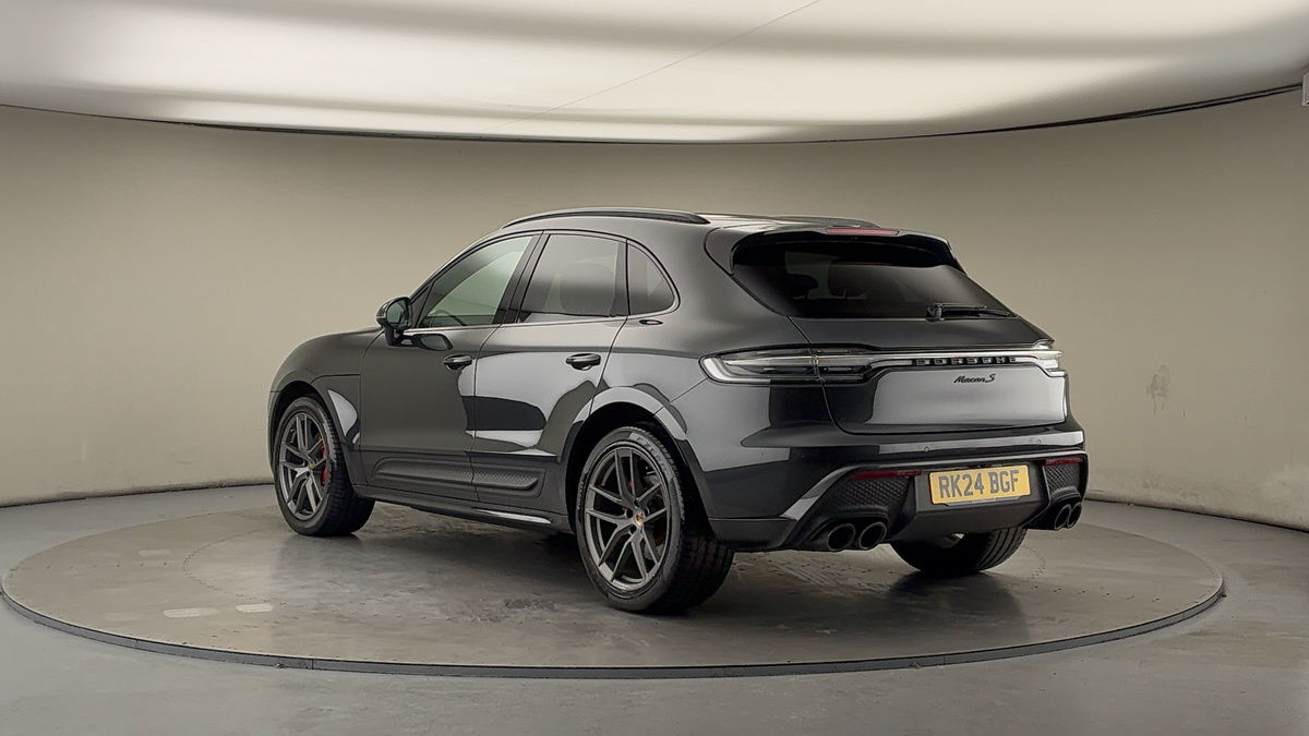 Used Porsche Macan 2024 for sale - 77118318: Photo 2
