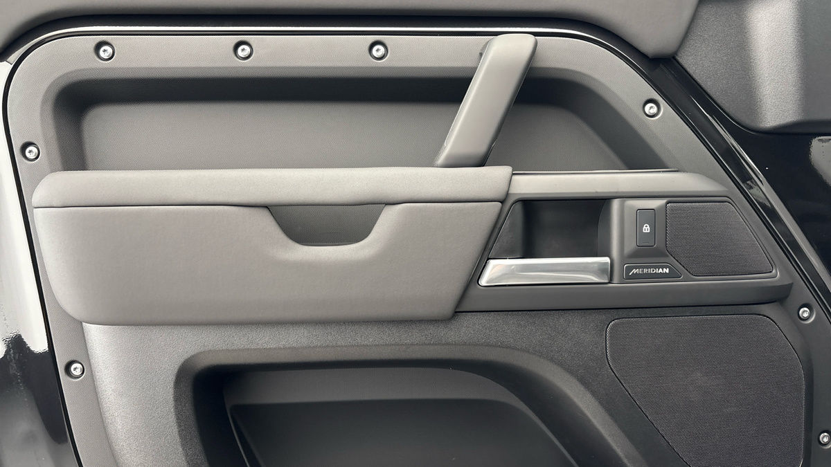 Used Land Rover Defender 110 2026 for sale - 77395058: Photo 19