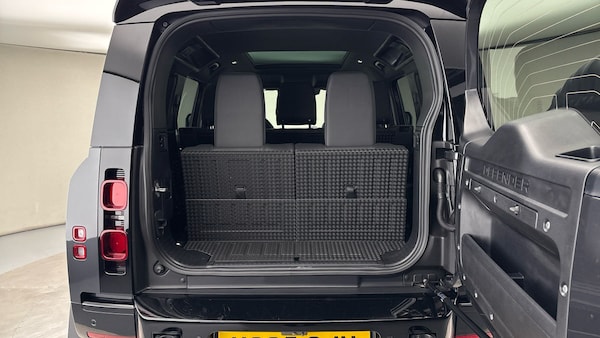 Used Land Rover Defender 110 2025 for sale - 75937805: Photo 11