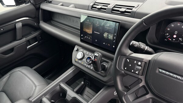 Used Land Rover Defender 110 2025 for sale - 75937805: Photo 18