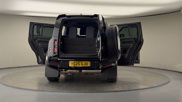 Used Land Rover Defender 110 2025 for sale - 75937805: Photo 65