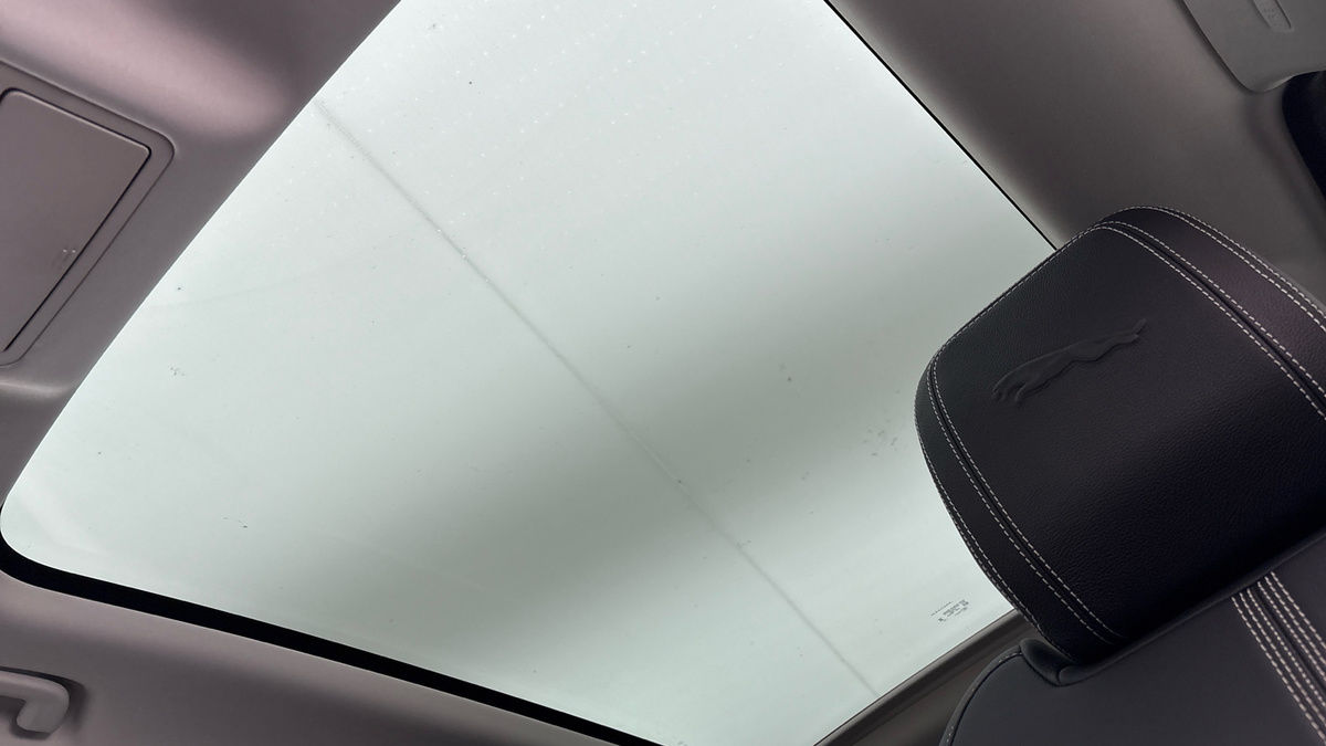 Used Jaguar F-Pace 2023 for sale - 76884652: Photo 6