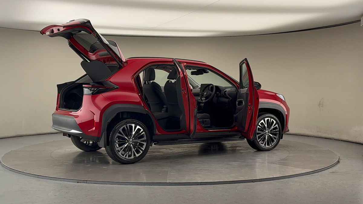 Used Toyota Yaris Cross 2024 for sale - 77277071: Photo 57