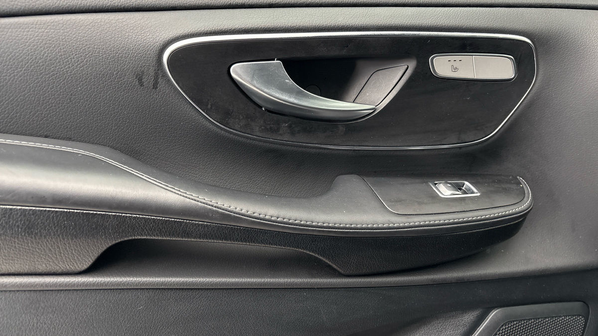 Used Mercedes-Benz V-Class 2023 for sale - 75999269: Photo 19