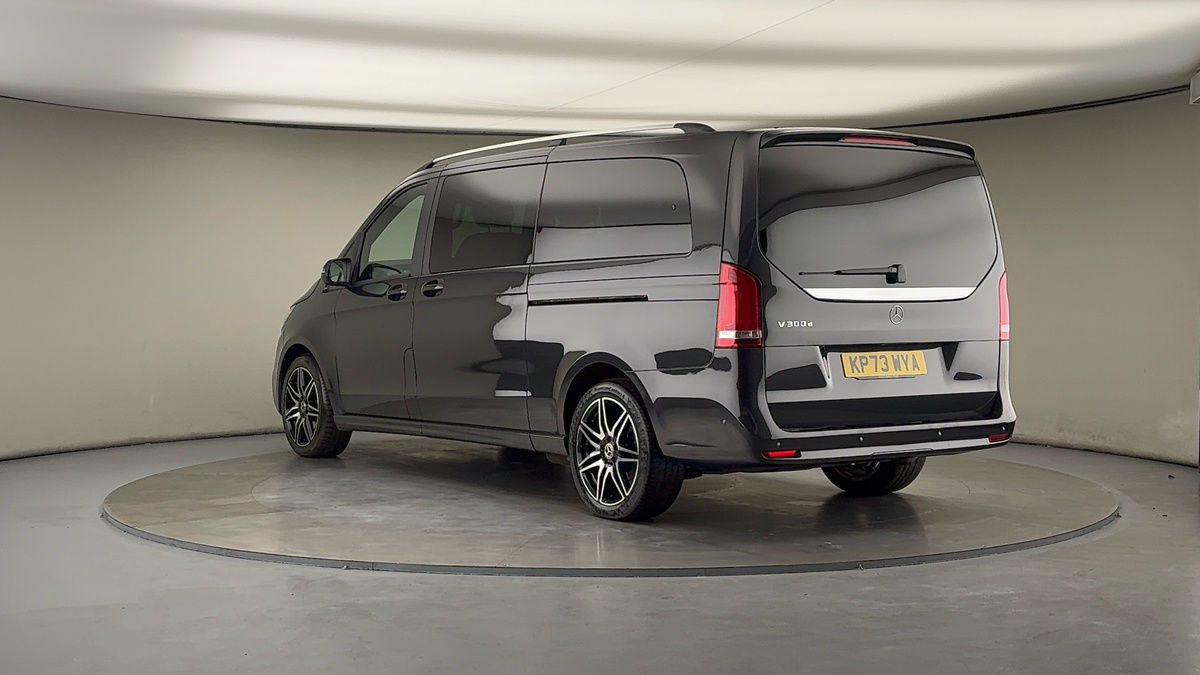 Used Mercedes-Benz V-Class 2023 for sale - 75999269: Photo 2