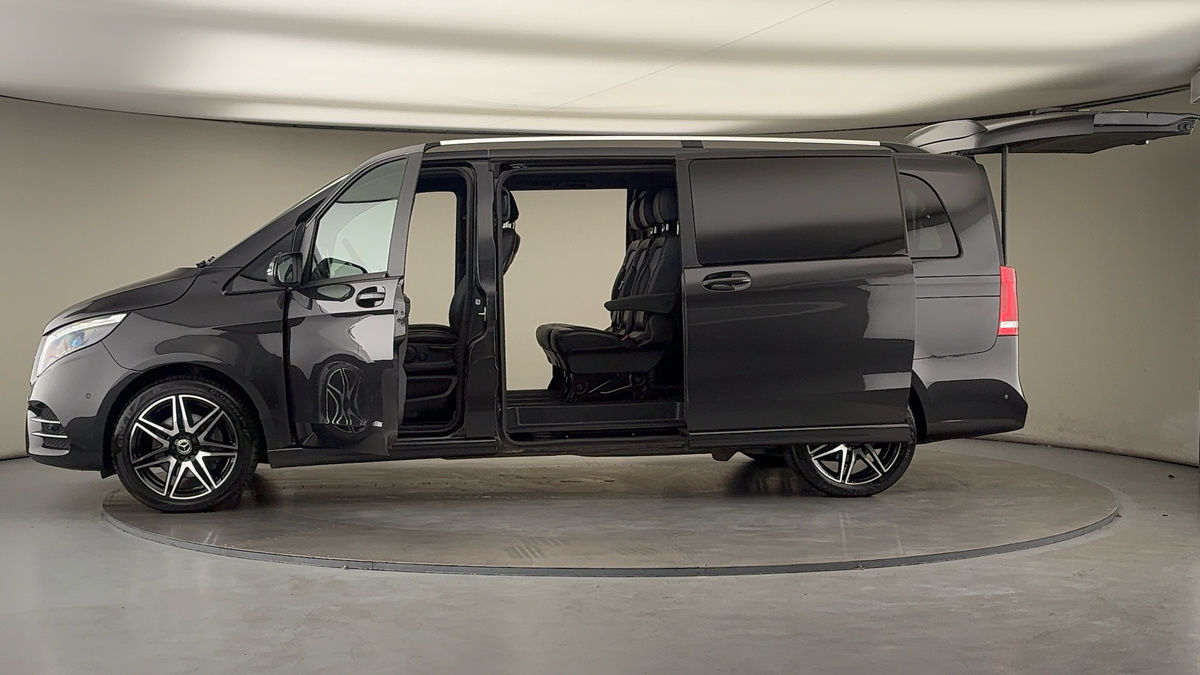 Used Mercedes-Benz V-Class 2023 for sale - 75999269: Photo 47