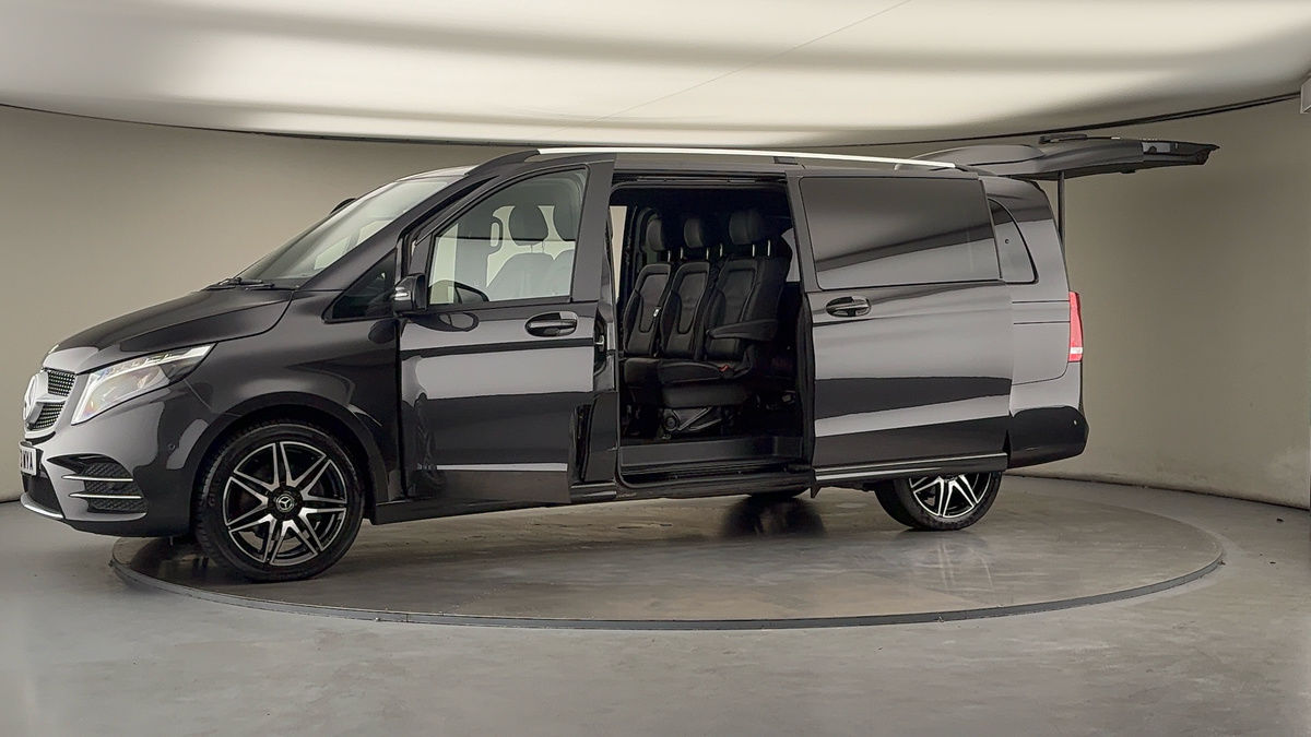 Used Mercedes-Benz V-Class 2023 for sale - 75999269: Photo 48