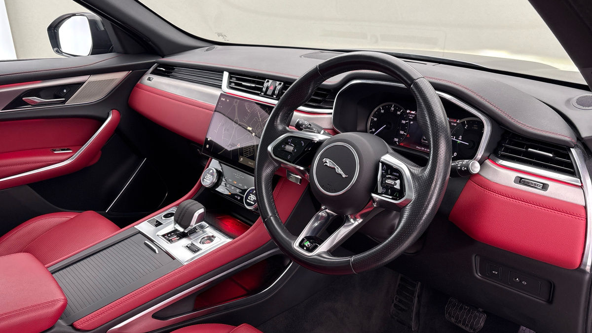 Used Jaguar F-Pace 2023 for sale - 76910825: Photo 5