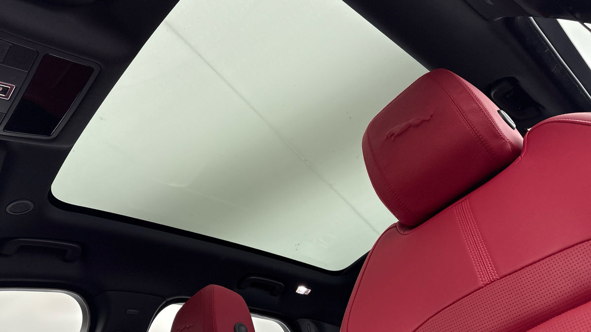 Used Jaguar F-Pace 2023 for sale - 76910825: Photo 6