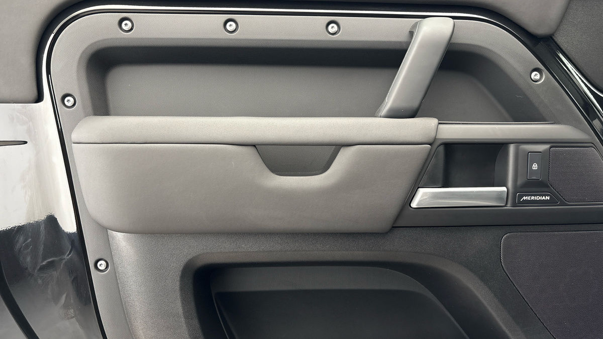 Used Land Rover Defender 2025 for sale - 77072915: Photo 19