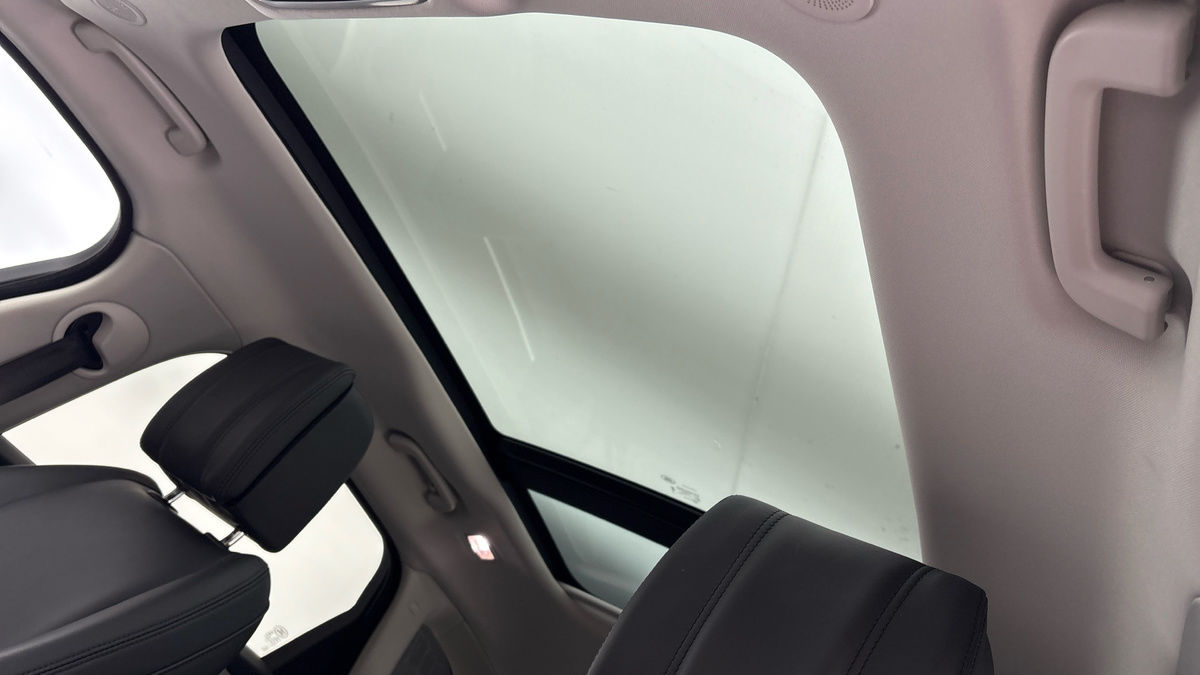 Used Land Rover Range Rover Velar 2025 for sale - 77356965: Photo 6