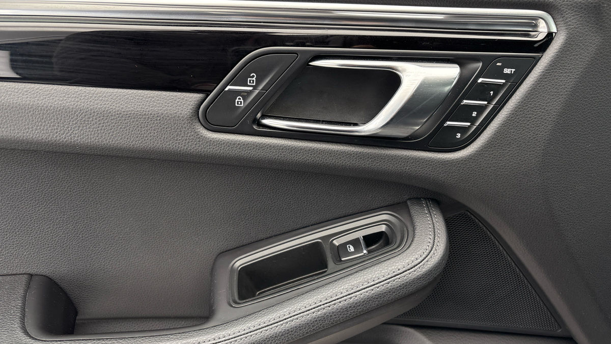 Used Porsche Macan 2022 for sale - 76236447: Photo 19