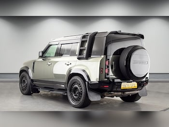 Used Land Rover Defender 110 2025 for sale - 78331523: Photo