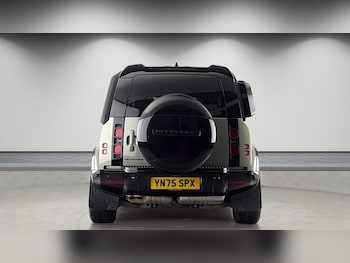 Used Land Rover Defender 110 2025 for sale - 78331523: Photo