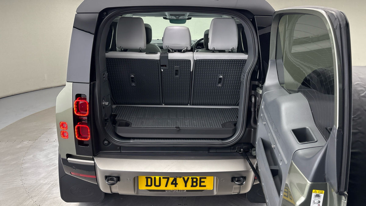 Used Land Rover Defender 90 2024 for sale - 76630357: Photo 11