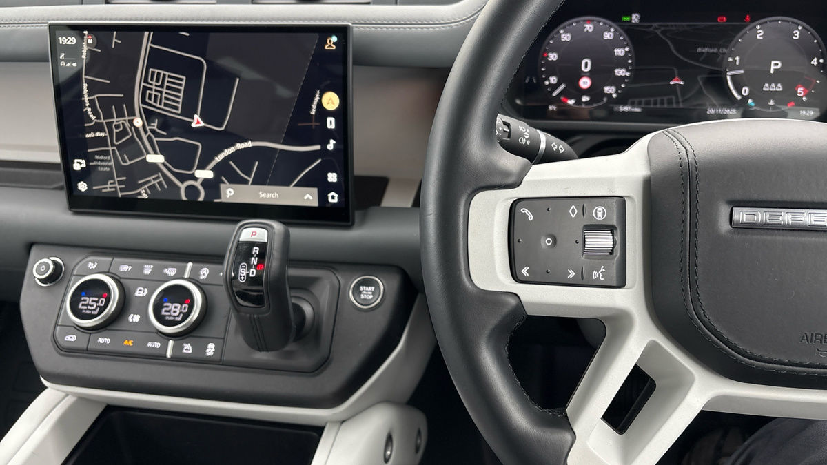 Used Land Rover Defender 90 2024 for sale - 76630357: Photo 13