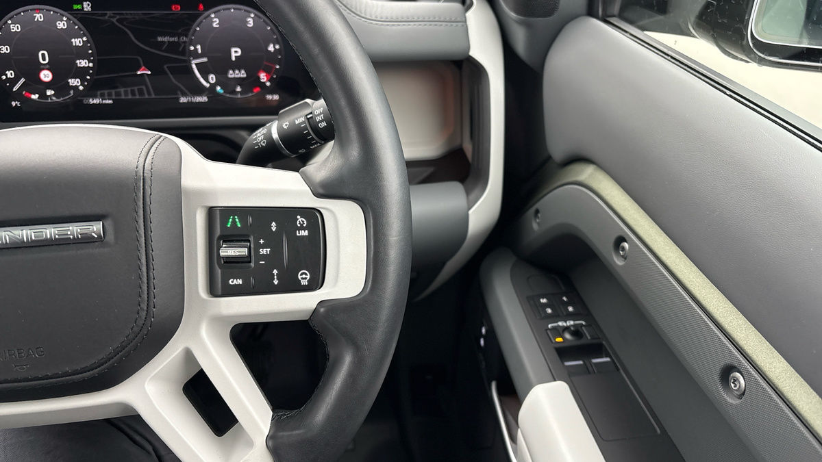 Used Land Rover Defender 90 2024 for sale - 76630357: Photo 14