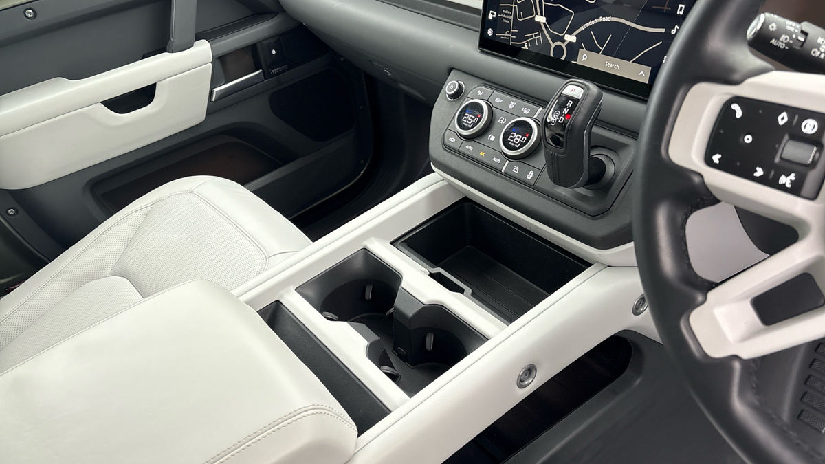 Used Land Rover Defender 90 2024 for sale - 76630357: Photo 18