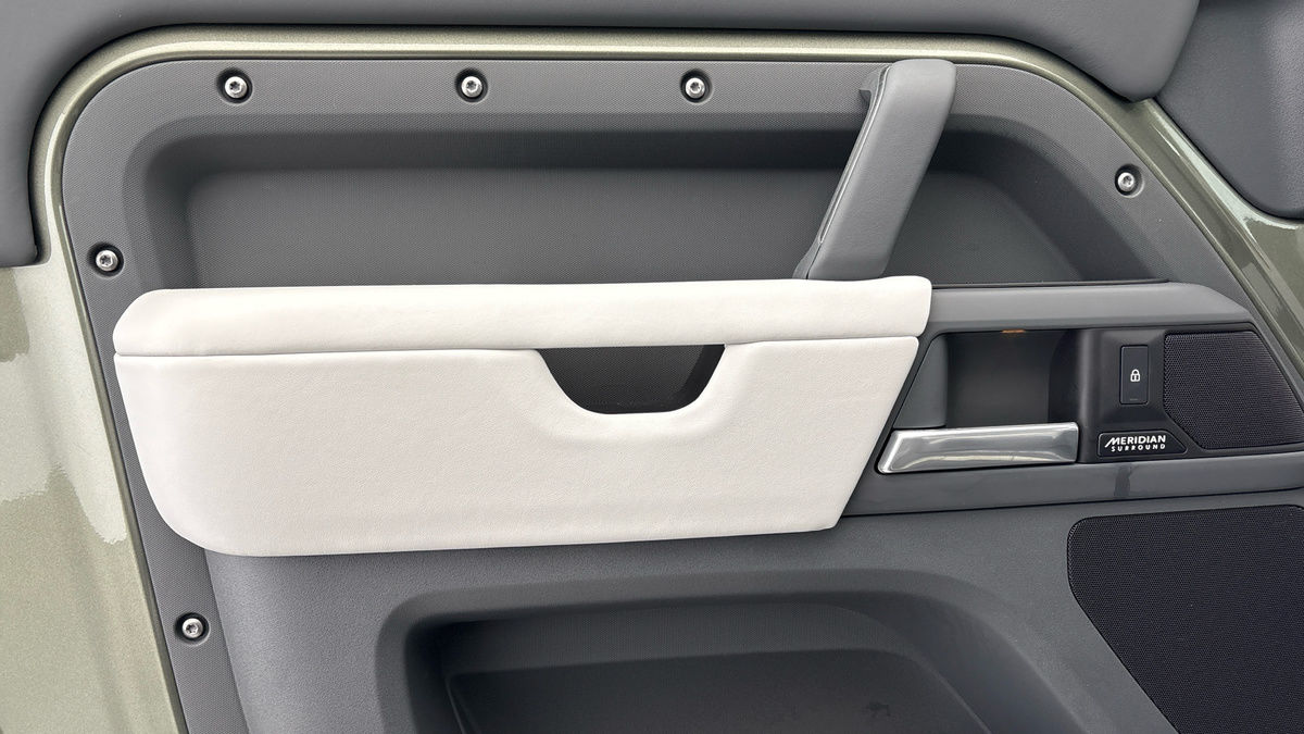 Used Land Rover Defender 90 2024 for sale - 76630357: Photo 19