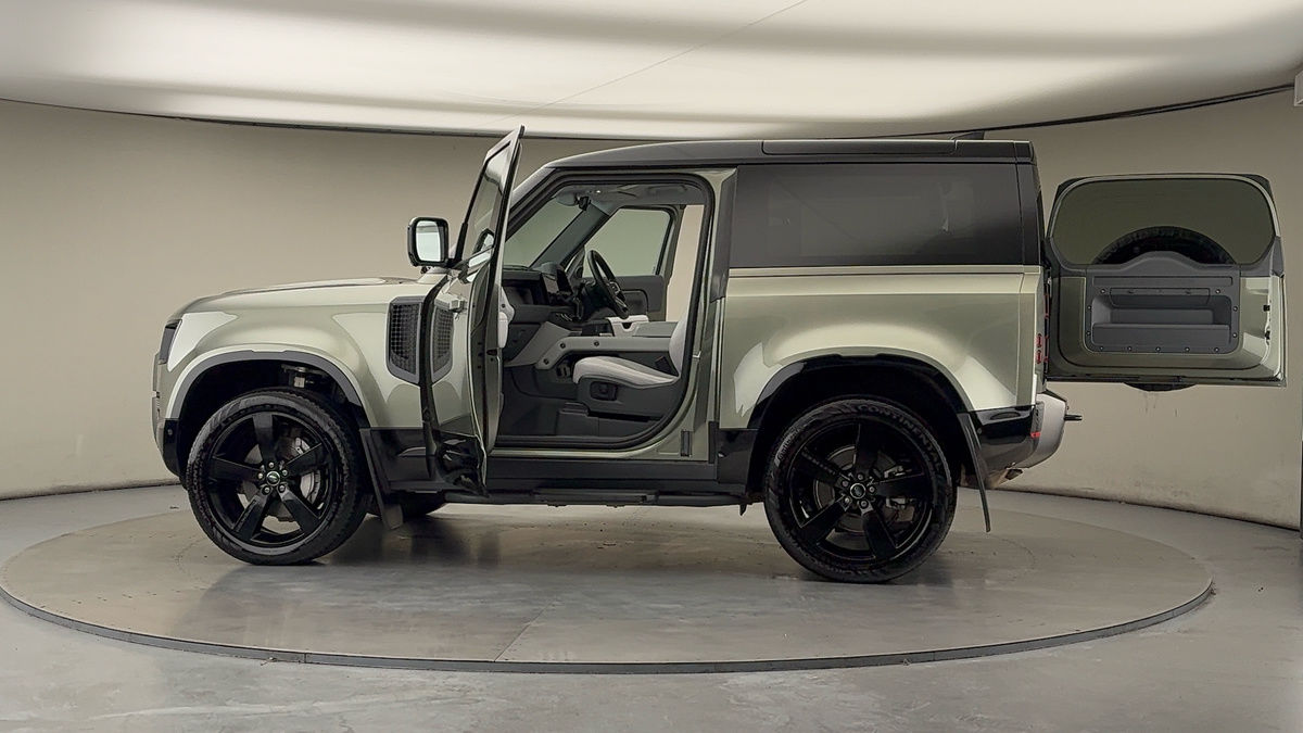 Used Land Rover Defender 90 2024 for sale - 76630357: Photo 47