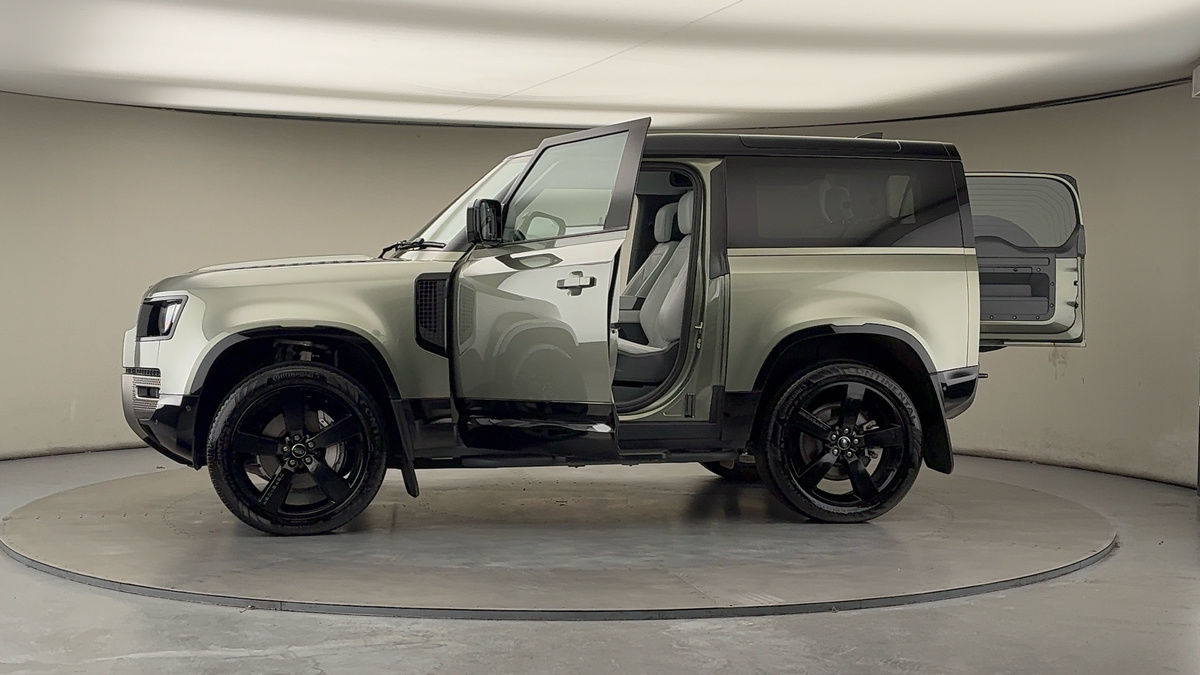 Used Land Rover Defender 90 2024 for sale - 76630357: Photo 48