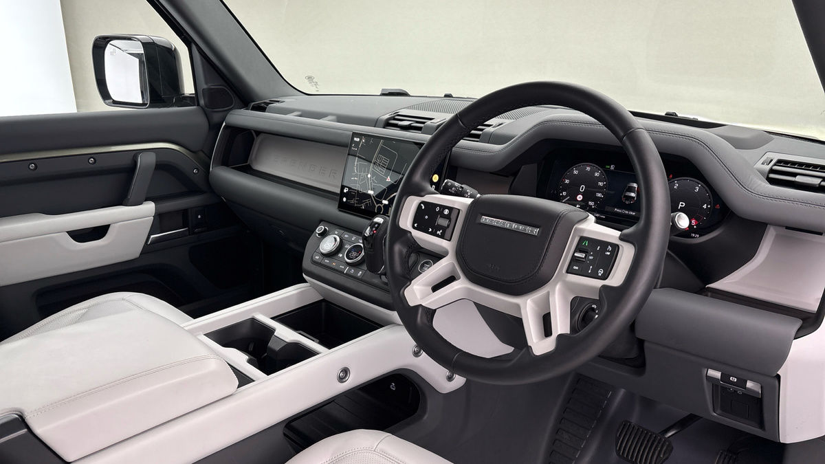 Used Land Rover Defender 90 2024 for sale - 76630357: Photo 5
